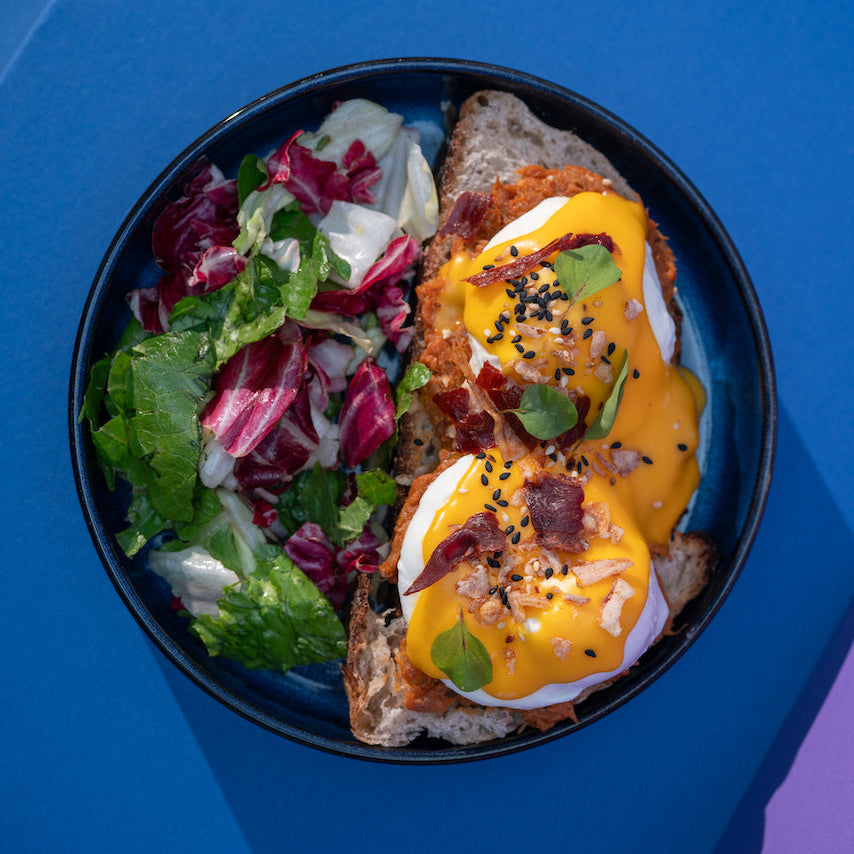 PULLED PORK EGGS BENEDICT CU PORC GĂTIT ÎNCET